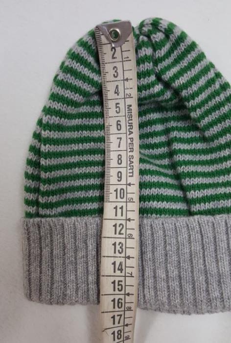 berretto e sciarpa  a righe grigio e verde per mesi 9