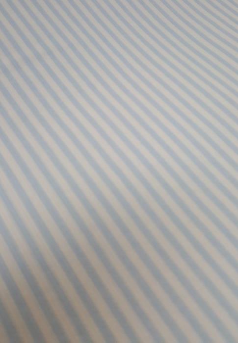 Tessuto in piquet a righe bianco e azzurro